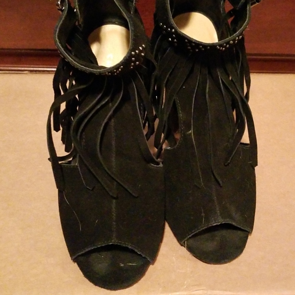 Fringe, peep toe, block heel hi heel sandals, cute